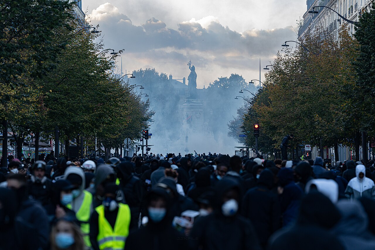 Demonstrators and tear gas near Place de la République, Paris, October 17, 2026. Photograph by Jorge Jaramillo / JJxFile.com.